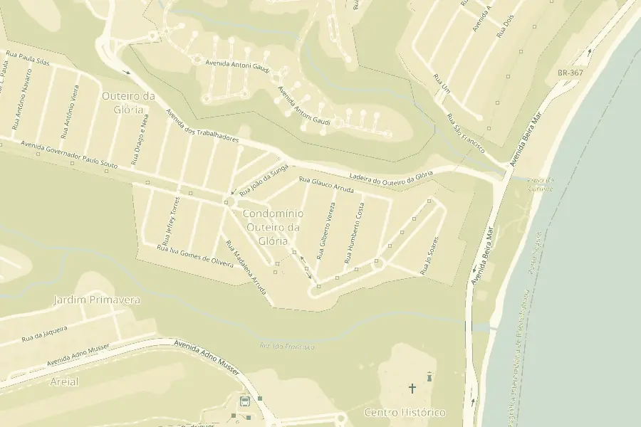Mapa do Condomínio Outeiro da Glória, em Porto Seguro, com a Rua João da Sunga marcada, perto da Avenida Beira Mar e do Centro Histórico